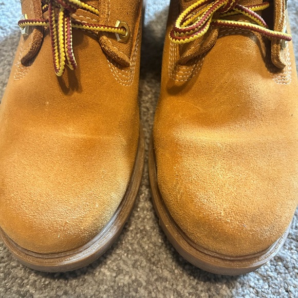 Timberland Classic Brown Boots - Picture 2 of 8